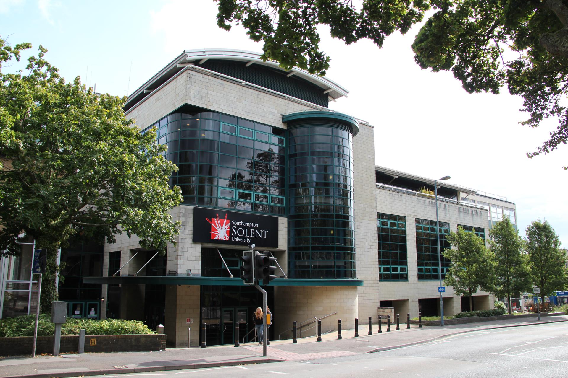 11 - campus.jpg